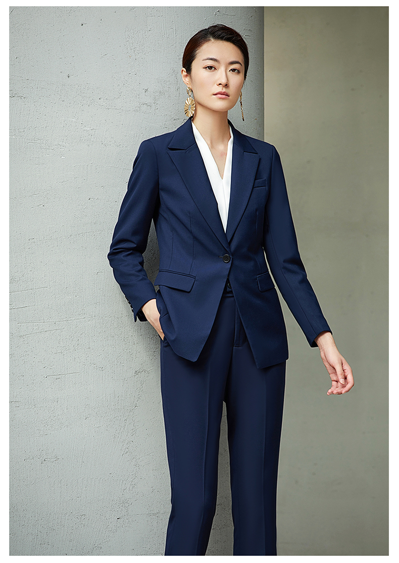 女款藍色職業(yè)西服定做款模特圖片