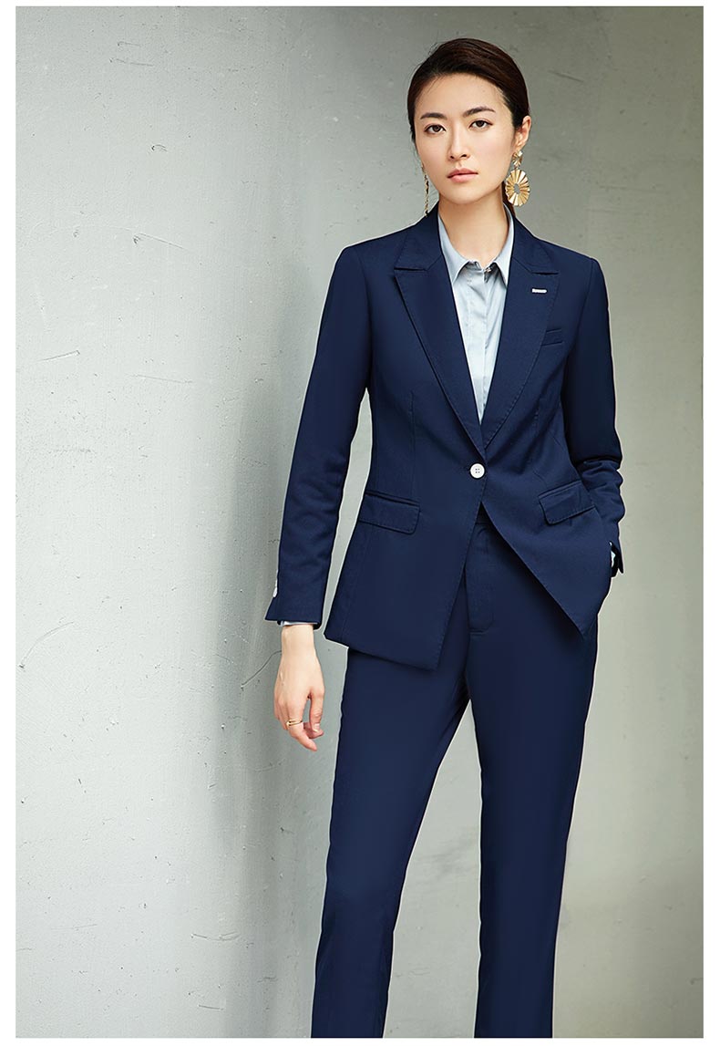 女款藍色單扣職業西裝定做款式圖模特展示3